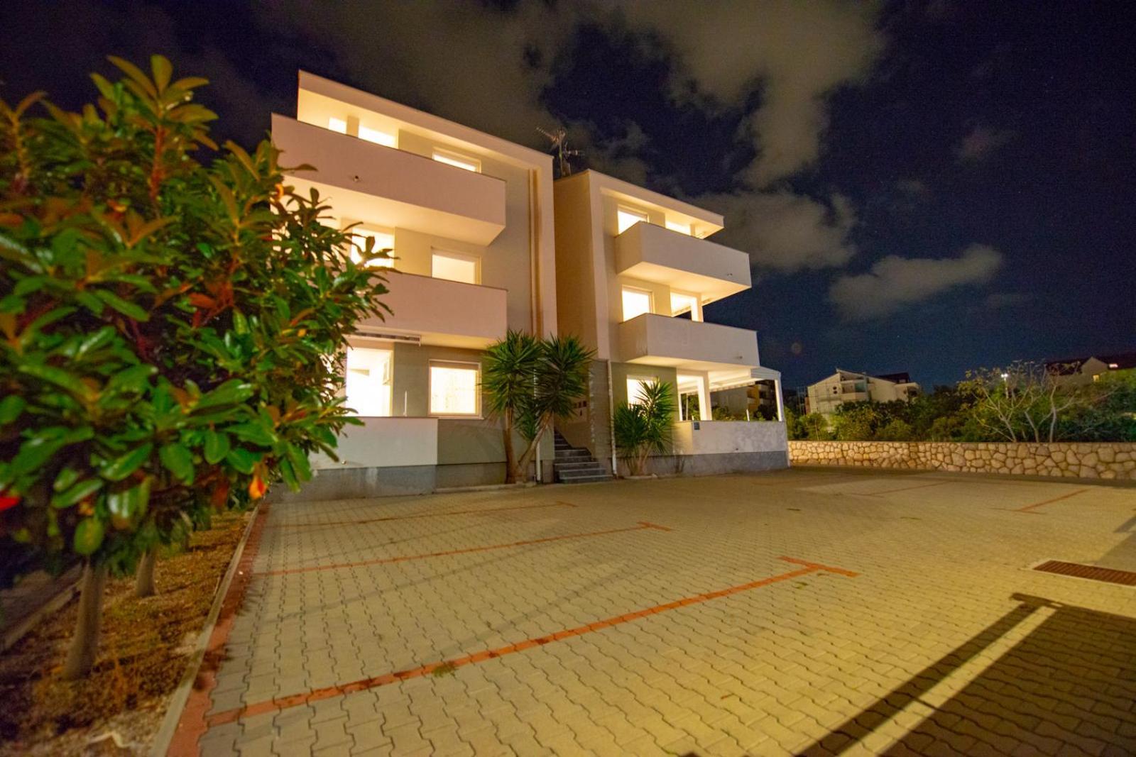 Apartments Yoko Novaglia Esterno foto